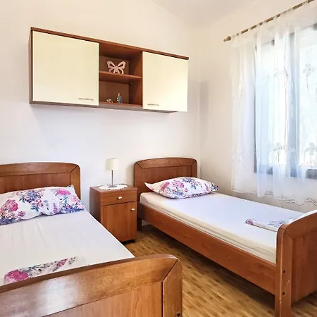 Apartman Branka - 30 M From *