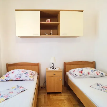 Branka - 30 M From Apartman *